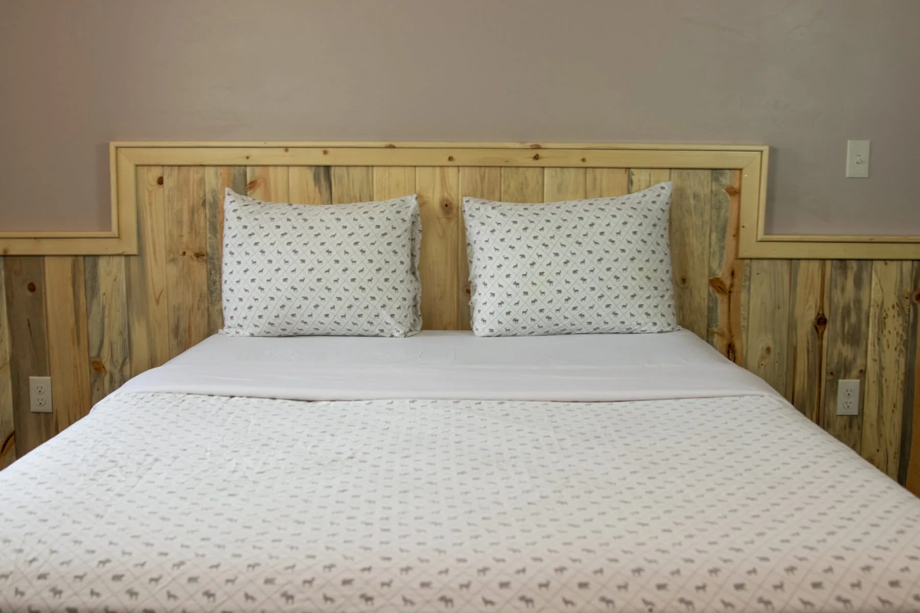 Room 6 with one queen bed — Prospector Motel